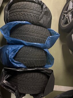 Sada zimni pneu Nokian 275/40/R21 - 2