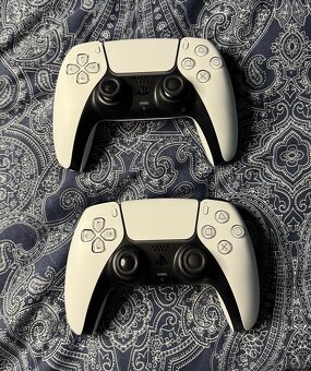 PS5 + 2x DualSense + 4 hry + 5 let záruka - 2