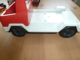 Retro hračka autíčko IGRA - 2