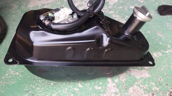 Benzinove cerpadlo pumpa nadrz honda pcx 125 model 18-20 - 2