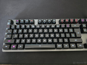 Logitech G513 RGB mechanická klávesnice, taktilní switche (b - 2