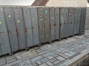 Plechové šatní skříňky - 2