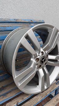 Mercedes kola hezky stav - 2