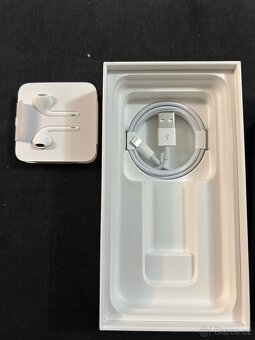 Iphone XR 128GB s příslušenstvím - 2