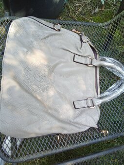 ŠEDÁ KOŽENÁ KABELKA - 2