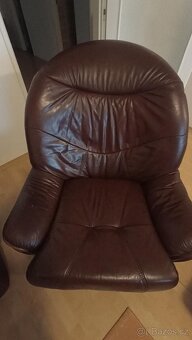 stará kožená sedačka - 2