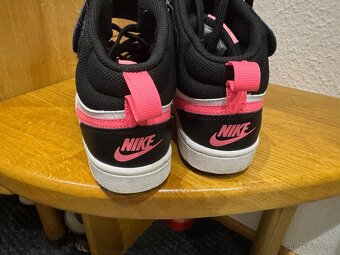 Prodám sportovní turistické boty Nike 36, QUECHUA 33 Geox 34 - 2