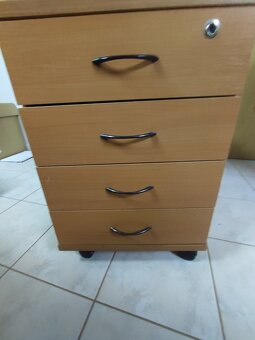 Kontejner 4-zásuvkový - 2