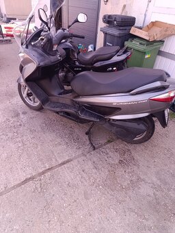 Suzuki Burgman 200 - 2