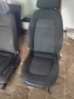 Škoda Fabia - Přední sedačky černé model 2007 - 2