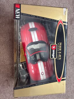 Model auta Burago Shelby 1:18 - 2
