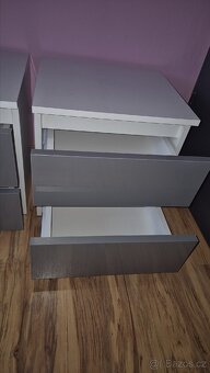2 noční stolky,š.40cm,hl.35cm,v.40cm,cena za oba stolky - 2