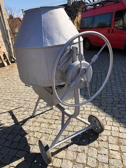 Velká stavebni míchačka SM 150, objem 275 l - 2