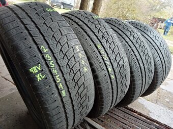Zimní pneu 4kusy 235/45/18 vzorek 80% NOKIAN - dobírka - 2