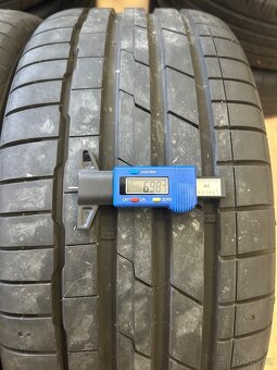 Letní pneumatiky 235/35 R19 - 2