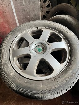 Kola 195/65 r15 černé, 205/60 r15 škodovácké - 2