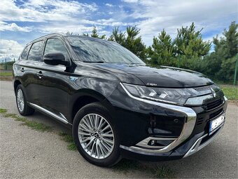 Outlander PHEV 2.4 PLUS FA-P(7/2019, 146 t km)+příslušenství - 2