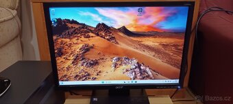 PC s monitorem, bezdrátovou klávesnici a myši Microsoft - 2