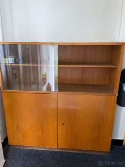 Dřevěná dýhová knihovna - 2