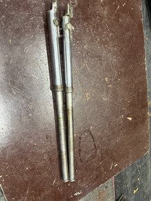 Predám prednú tlumiče JAWA ČZ 175 250, kyvacka, dobrý stav - 2