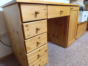 Dřevěný stůl - 2