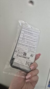 Někdo potřebuje kryt pro iPhone SE - 2