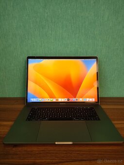 MacBook Pro 2017 15 | i7 • 16GB • 256GB SSD - 2