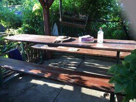 Prodám zahradní lavici se stolem - 2