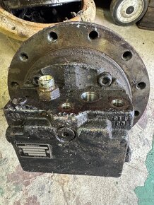 Hydromotor z pojezdu JCB 8080 - 2