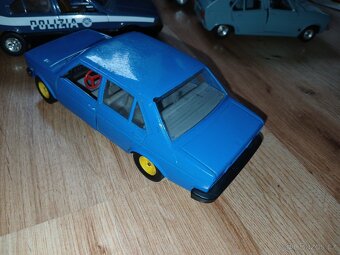 Fiat 131 miraforri 1:24 bburago - 2