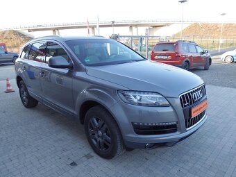 AUDI Q7 3,0 TDi 176 KW 02/2010 7 MÍST PO ROZVODECH - 2