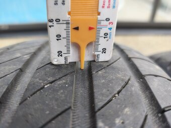 Pneu Michelin 205/60R16 - 2