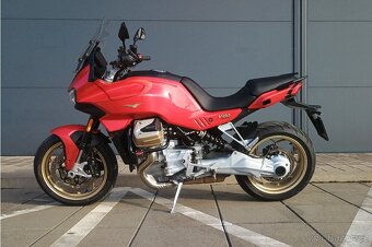 Moto Guzzi V100 Mandello v plné výbavě - 2