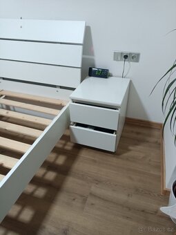 Manželská postel 180 x 200 s nočními stolky - 2