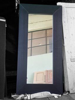 VELKÉ NÁSTĚNNÉ ZRCADLO S MASIVNÍM DŘEVĚNÝM RÁMEM - 2