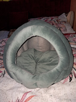 Pelíšky, hračky, zastřihovač s LED,oblečky a kartáče na srst - 2