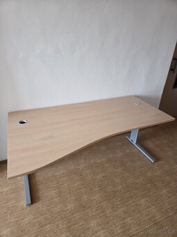 Prodám stůl 180 cm - 2