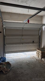 Sekční garážová vrata Hörmann EPU40 – 2250 × 2000 mm, bílá - 2