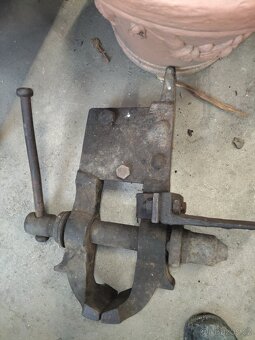 Kovářský svěrák - 2