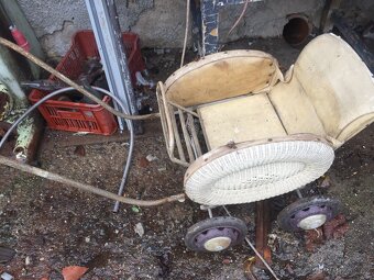 Kočárek starožitnost - 2