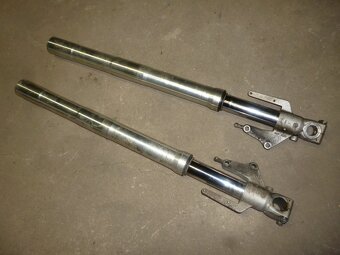 Ducati Multistrada 620. Přední tlumiče. rok 2005 - 2