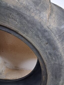 prodám pneu 16,9-30 - 2