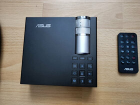 Asus HD projektor 350 ANSI lúmenov s ovládačom - 2