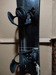 Prodám zánovní snowboard PRJECT 133cm dlouhý. - 2