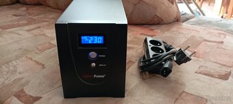 Prodám záložní zdroj UPS CyberPower Value 2200EILCD - 2