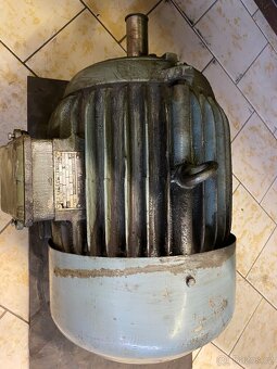 Prodám elektromotor 10kw - 2