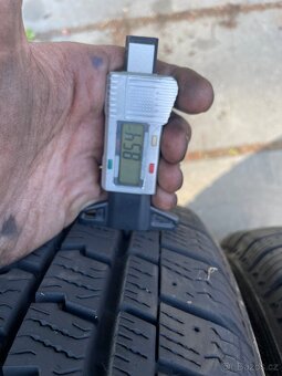 Dvě zimní pneu na dodávku 215/65/15C GoodYear - 2