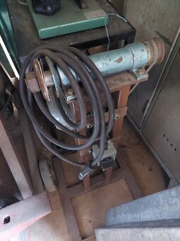 Rozpracovaný projekt, bruska, pila, leštička. - 2
