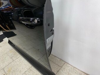Levé přední dveře černá barva L041 VW Touareg 7L FL 2009 - 2