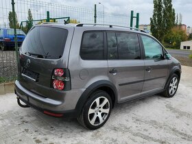 Volkswagen Touran Cross - 2